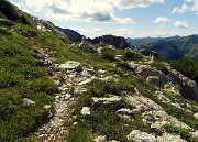 56 Seguiamo in salita gli ometti del sentiero per il Lago Zelto